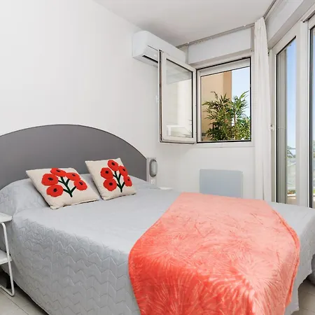 Les Pins Bleus أنتيب