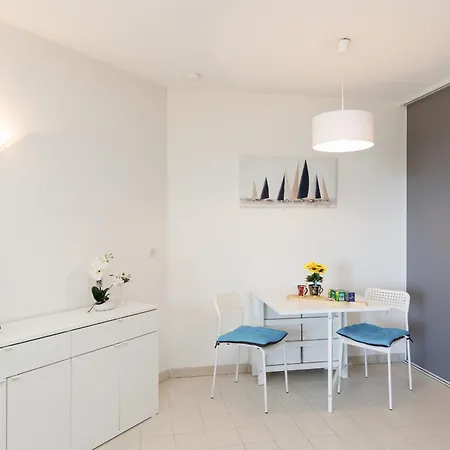 Les Pins Bleus أنتيب