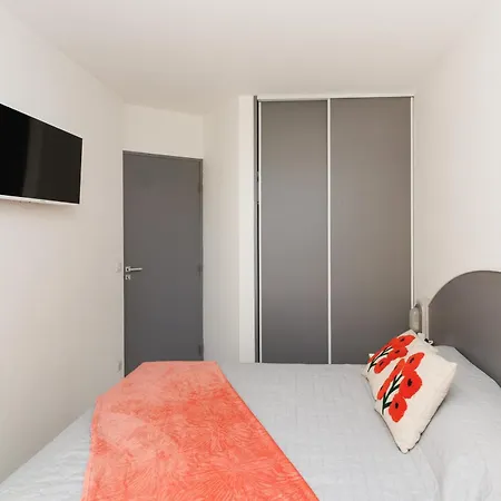 Les Pins Bleus Apartamento *