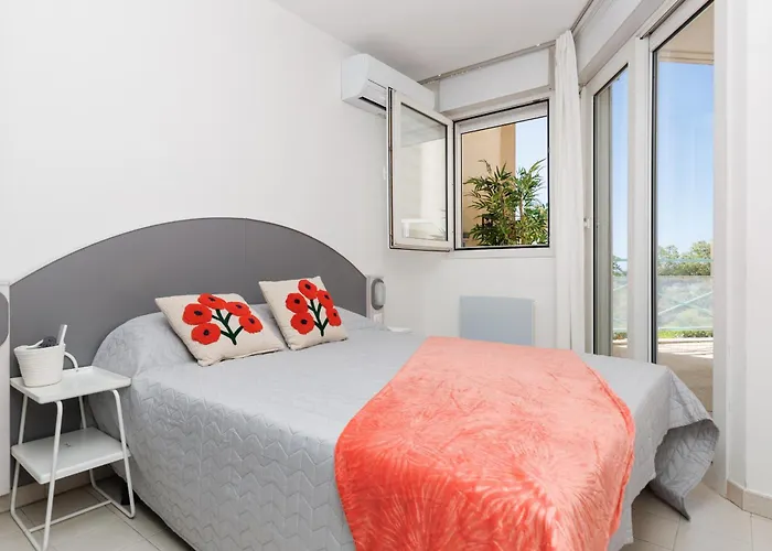 Les Pins Bleus أنتيب